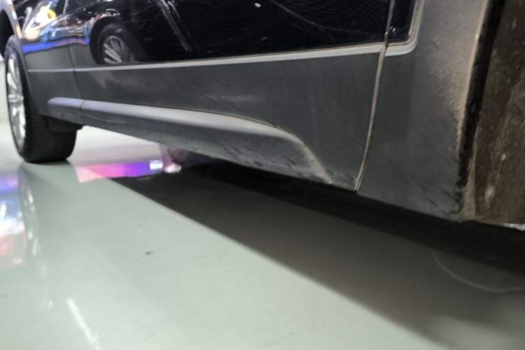 Used Cadillac XT4 2020 Revised Version 28T Two-Wheel Drive Tech Edition Right Side Sill