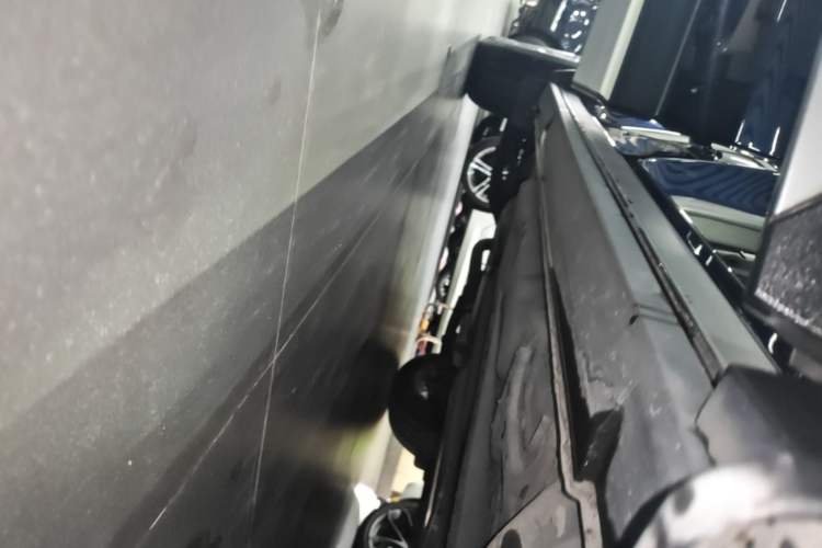 Used Cadillac XT4 2020 28T Two-Wheel-Drive Leading Version Right Side Sill