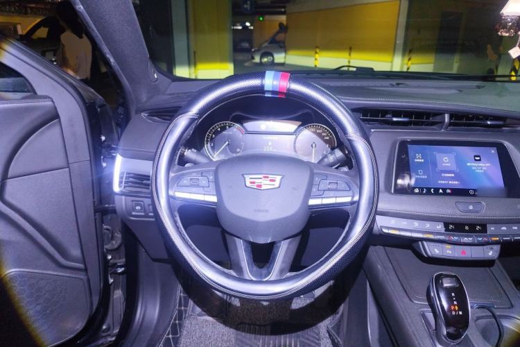 Used Cadillac XT4 2020 Revised Version 28T Two-Wheel Drive Leading Edition Steering Wheel