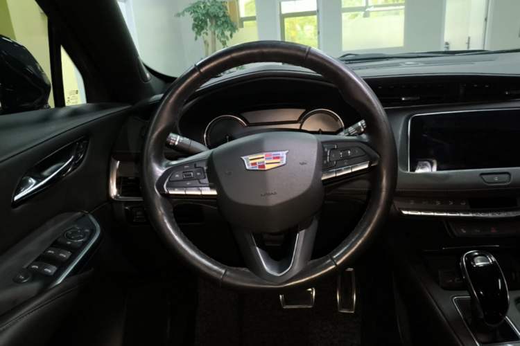 Used Cadillac XT4 2020 Revised Version 28T Two-Wheel Drive Leading Edition Steering Wheel
