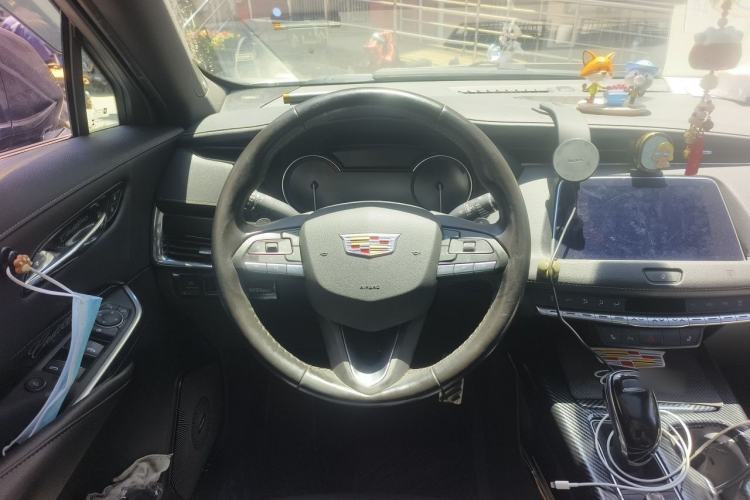Used Cadillac XT4 2020 28T Two-Wheel-Drive Leading Version Steering Wheel