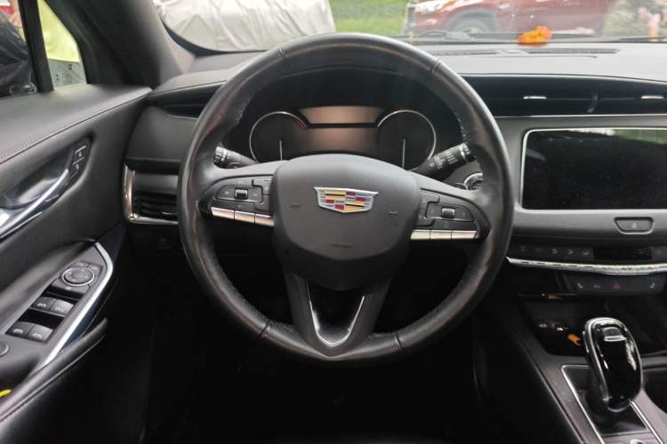 Used Cadillac XT4 2020 Revised Version 28T Two-Wheel Drive Luxury Edition Steering Wheel