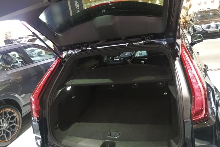 Used Cadillac XT4 2020 Revised Version 28T Two-Wheel Drive Tech Edition Trunk