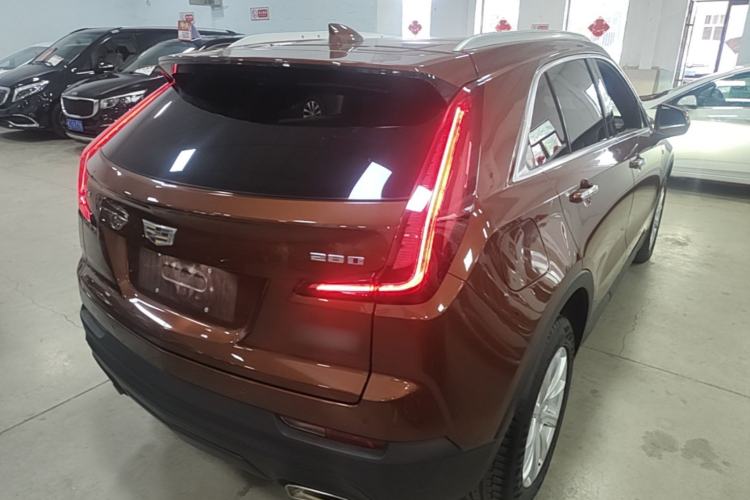 Used Cadillac XT4 2020 Revised Version 28T Two-Wheel Drive Tech Edition Rear Right 45 Deg