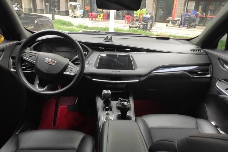 Used Cadillac XT4 2020 Revised Version 28T Two-Wheel Drive Tech Edition Center Console