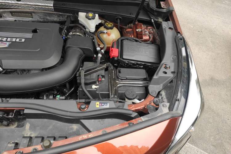 Used Cadillac XT4 2020 Revised Version 28T Two-Wheel Drive Tech Edition Engine Bay Left