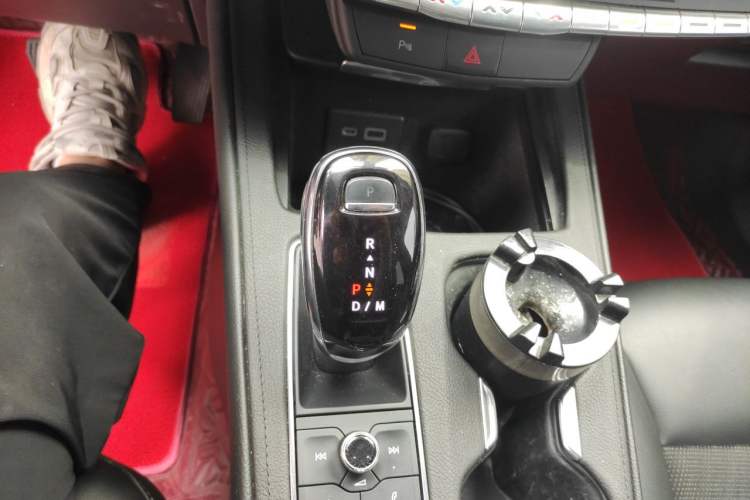 Used Cadillac XT4 2020 Revised Version 28T Two-Wheel Drive Tech Edition Gear Lever