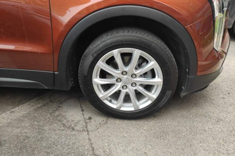 Used Cadillac XT4 2020 Revised Version 28T Two-Wheel Drive Tech Edition Right Front Wheel Hub