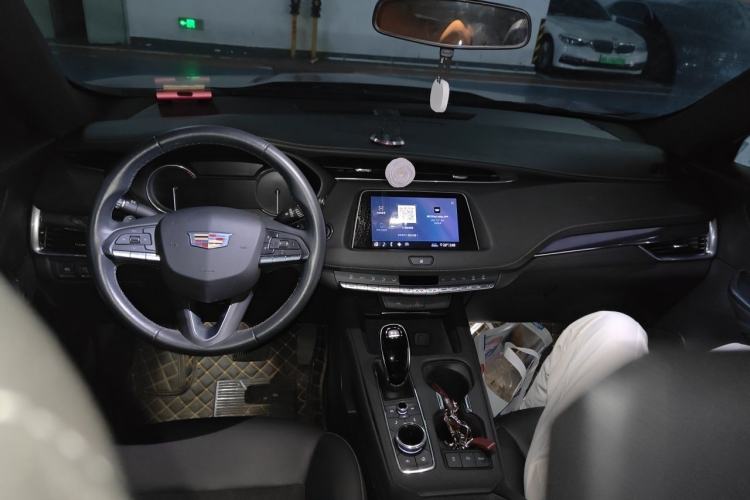 Used Cadillac XT4 2020 Revised Version 28T Two-Wheel Drive Tech Edition Center Console