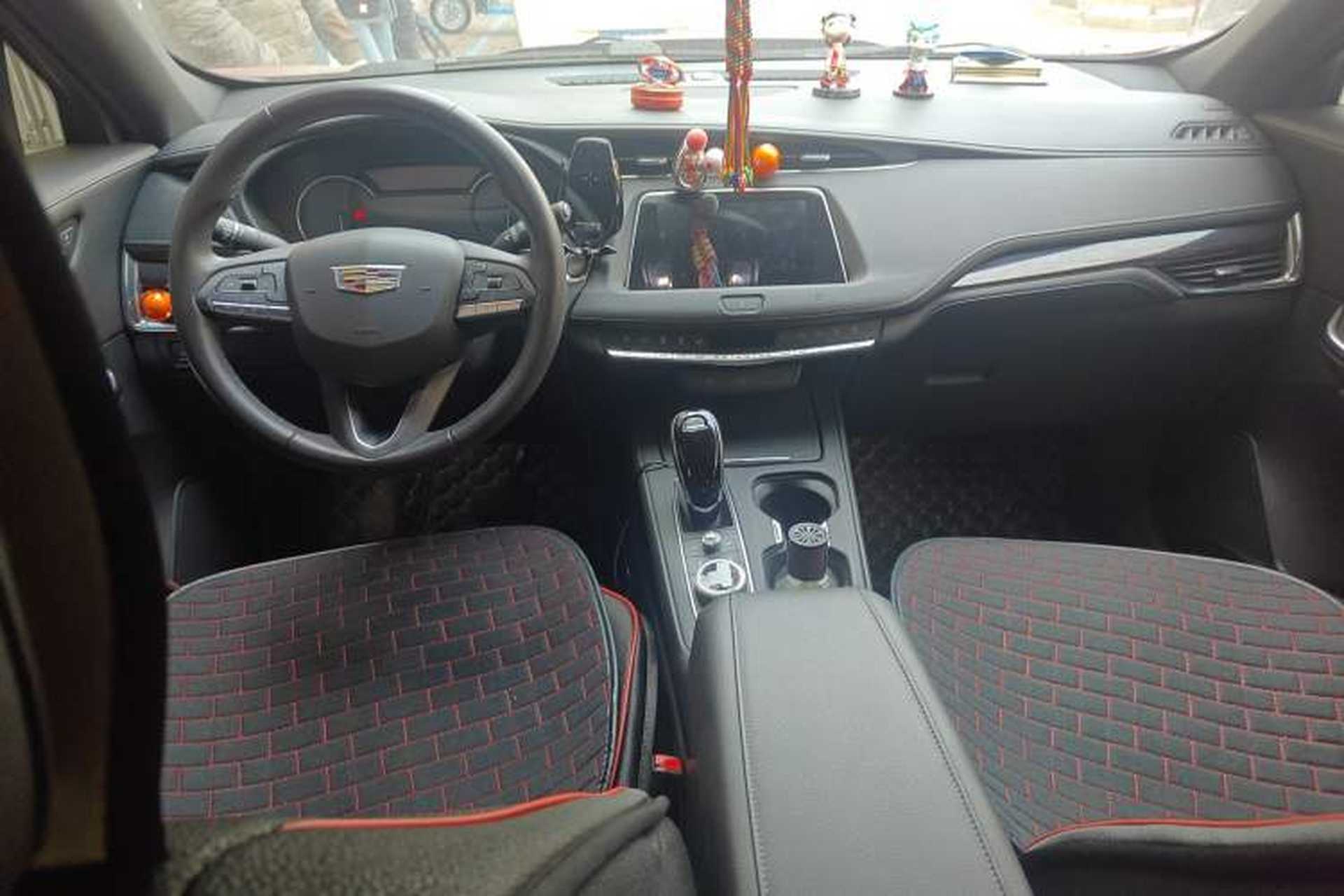 Used Cadillac XT4 2020 Revised Version 28T Two-Wheel Drive Tech Edition Center Console