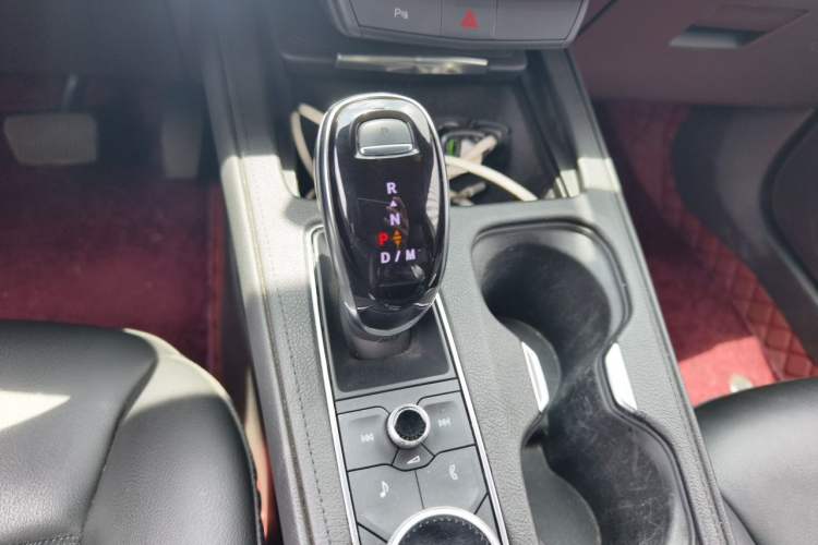 Used Cadillac XT4 2020 Revised Version 28T Two-Wheel Drive Tech Edition Gear Lever