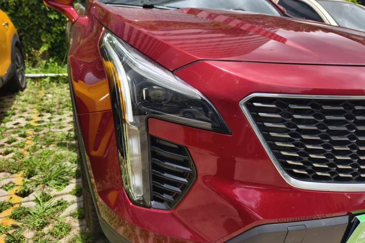 Used Cadillac XT4 2020 Revised Version 28T Two-Wheel Drive Tech Edition Right Front Headlight