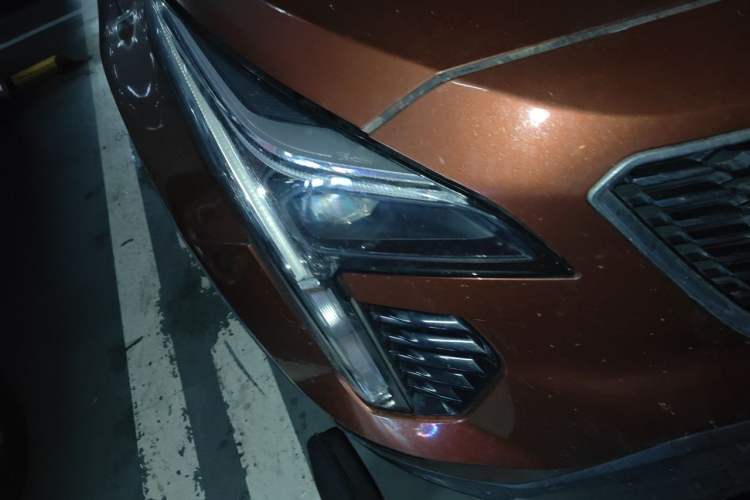 Used Cadillac XT4 2020 Revised Version 28T Two-Wheel Drive Tech Edition Right Front Headlight