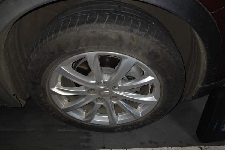Used Cadillac XT4 2020 Revised Version 28T Two-Wheel Drive Tech Edition Right Front Wheel Hub