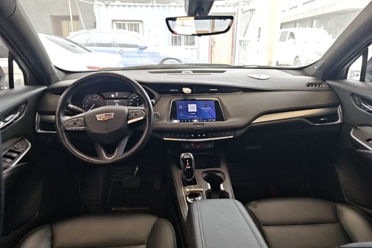 Used Cadillac XT4 2020 Revised Version 28T Two-Wheel Drive Leading Edition Center Console