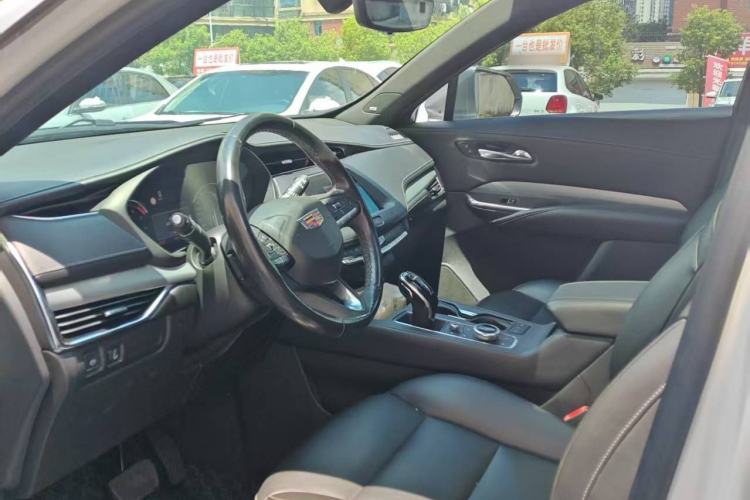 Used Cadillac XT4 2020 28T Two-Wheel-Drive Leading Version Interior 2