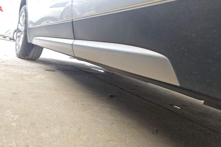 Used Cadillac XT4 2020 Revised Version 28T Two-Wheel Drive Leading Edition Left Side Sill