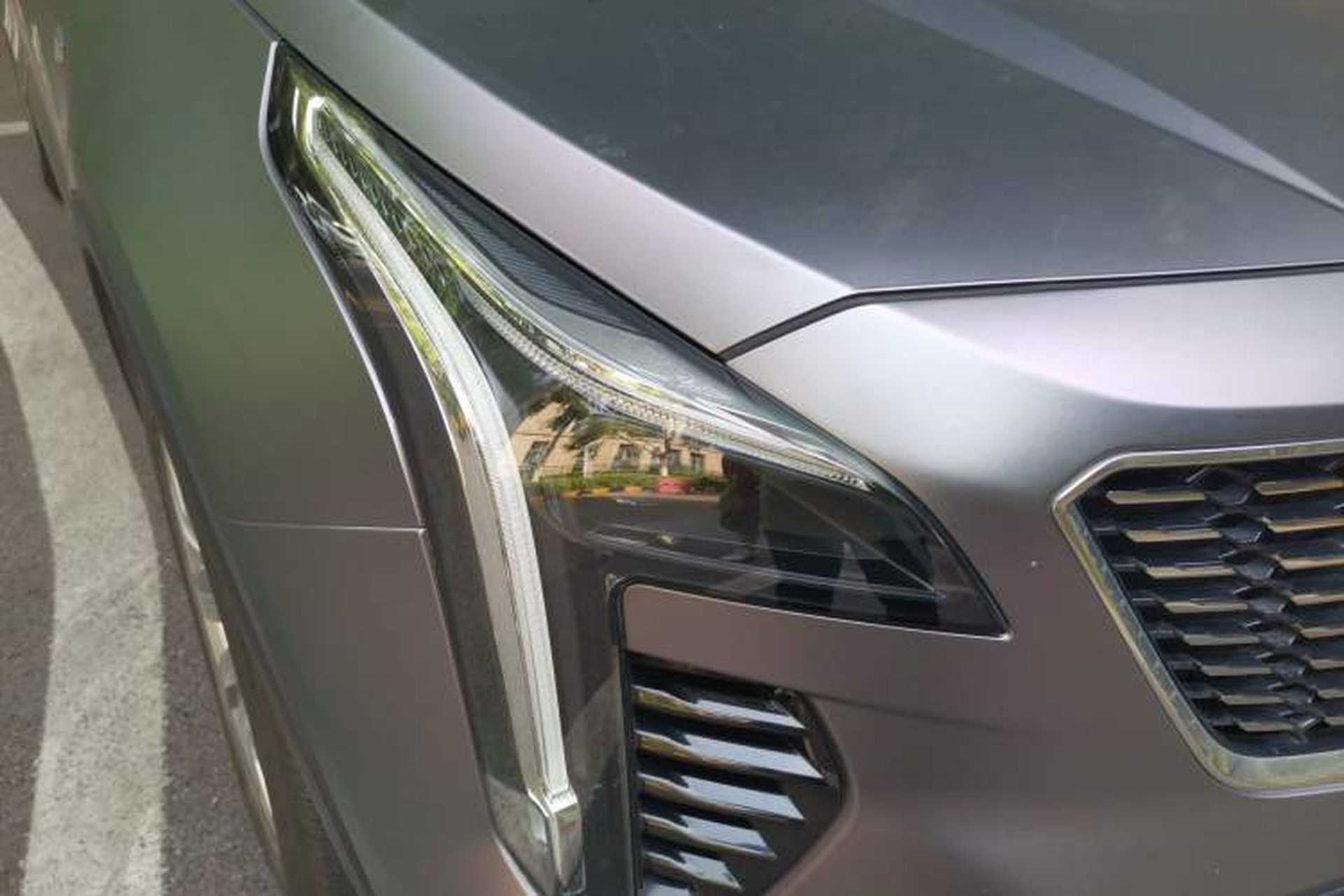 Used Cadillac XT4 2020 28T Two-Wheel-Drive Leading Version Right Front Headlight