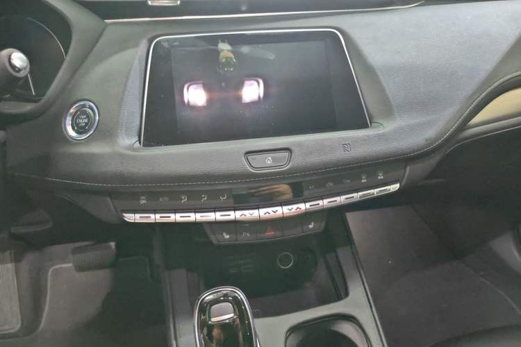 Used Cadillac XT4 2020 28T Two-Wheel-Drive Leading Version Audio And AC Panel