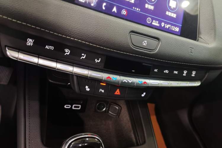 Used Cadillac XT4 2020 28T Two-Wheel-Drive Leading Version Audio And AC Panel