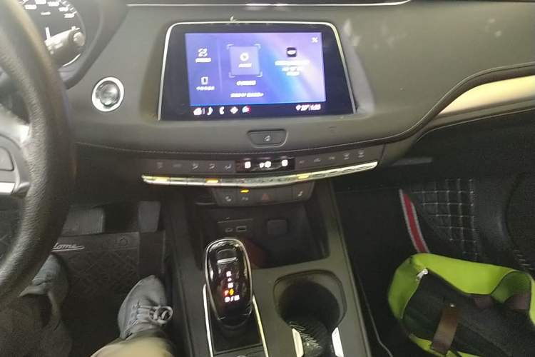 Used Cadillac XT4 2020 Revised Version 28T Two-Wheel Drive Luxury Edition Audio And AC Panel