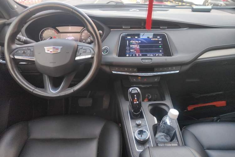 Used Cadillac XT4 2020 Revised Version 28T Two-Wheel Drive Leading Edition Center Console