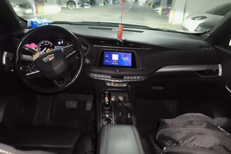 Used Cadillac XT4 2020 28T Two-Wheel-Drive Leading Version Center Console