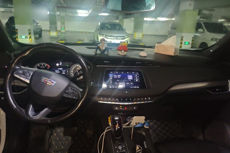 Used Cadillac XT4 2020 Revised Version 28T Two-Wheel Drive Leading Edition Center Console