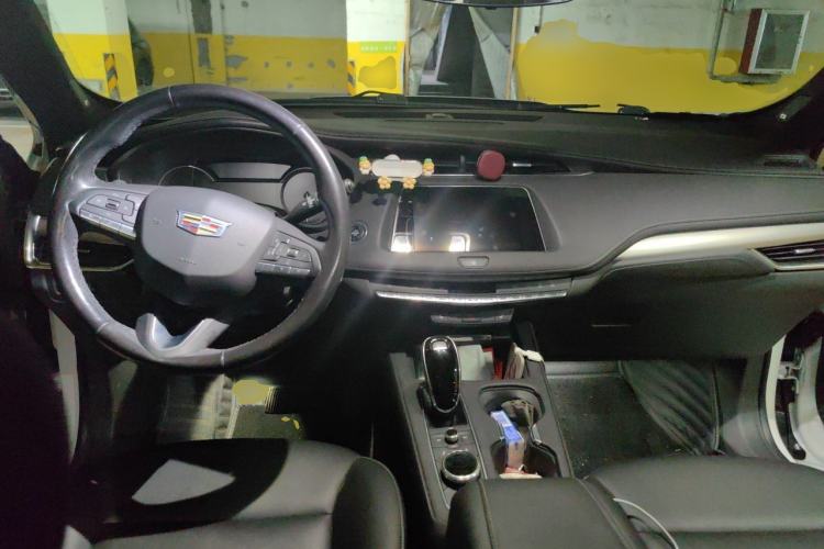 Used Cadillac XT4 2020 Revised Version 28T Two-Wheel Drive Leading Edition Center Console