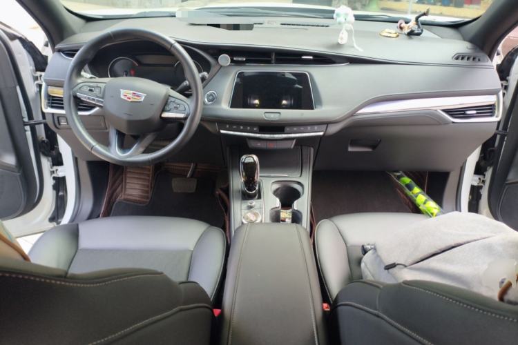 Used Cadillac XT4 2020 Revised Version 28T Two-Wheel Drive Tech Edition Center Console
