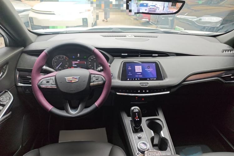 Used Cadillac XT4 2020 Revised Version 28T Two-Wheel Drive Tech Edition Center Console