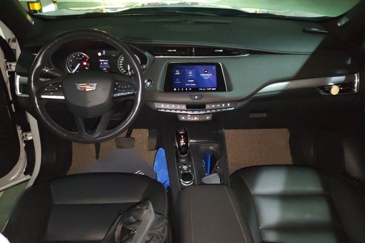 Used Cadillac XT4 2020 28T Two-Wheel-Drive Leading Version Center Console