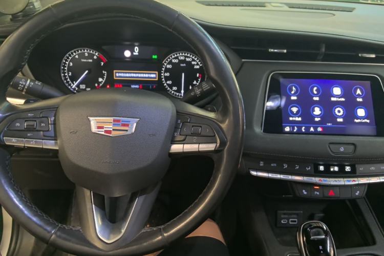Used Cadillac XT4 2020 Revised Version 28T Two-Wheel Drive Leading Edition Center Console