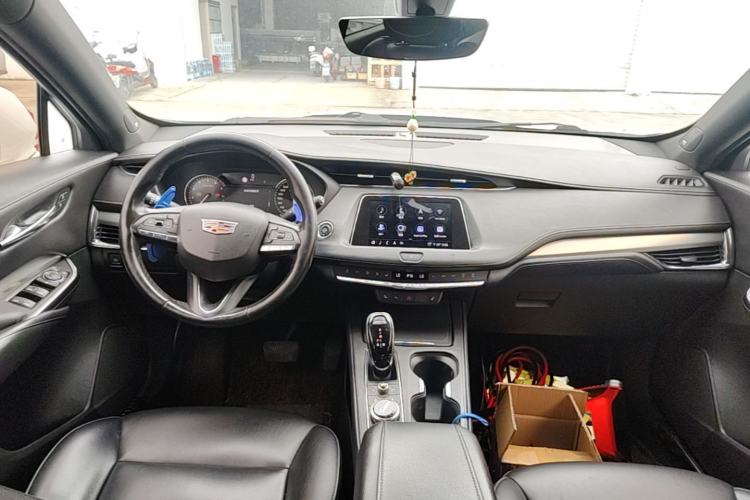 Used Cadillac XT4 2020 28T Two-Wheel-Drive Leading Version Center Console