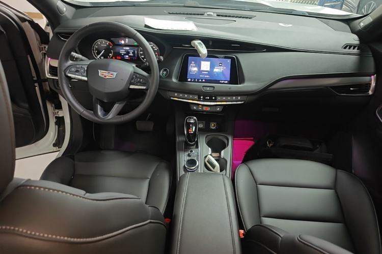 Used Cadillac XT4 2020 Revised Version 28T Two-Wheel Drive Leading Edition Center Console