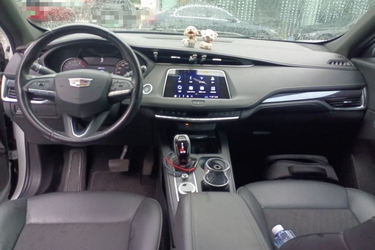 Used Cadillac XT4 2020 Revised Version 28T Two-Wheel Drive Tech Edition Center Console