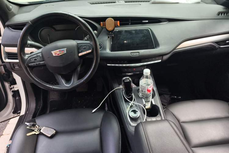 Used Cadillac XT4 2020 28T Two-Wheel-Drive Leading Version Center Console