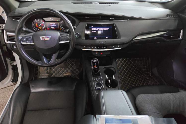 Used Cadillac XT4 2020 Revised Version 28T Two-Wheel Drive Tech Edition Center Console