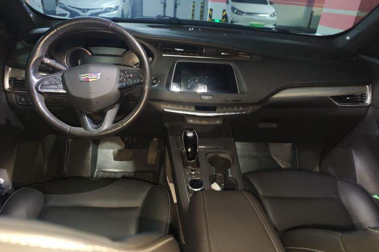 Used Cadillac XT4 2020 28T Two-Wheel-Drive Luxury Version Center Console