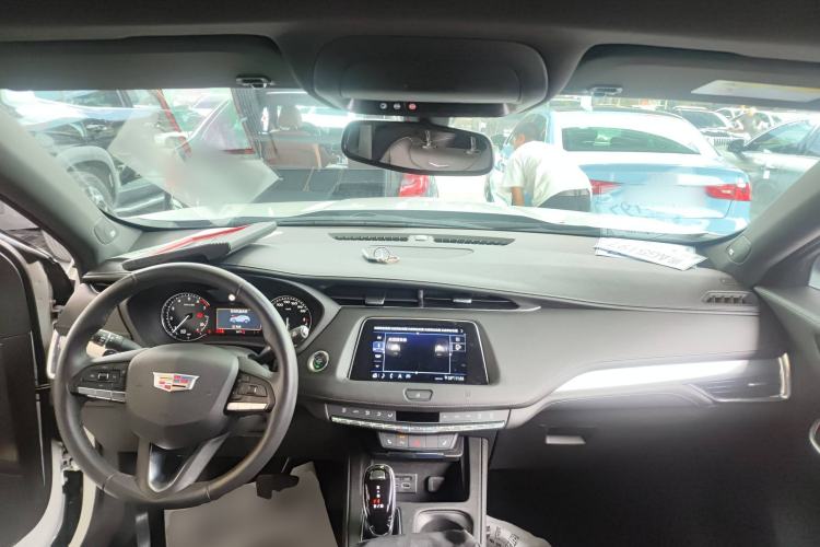 Used Cadillac XT4 2020 Revised Version 28T Two-Wheel Drive Leading Edition Center Console
