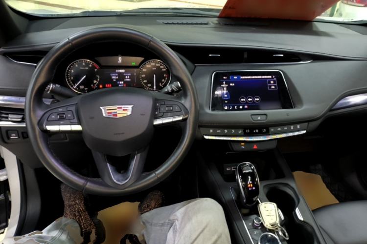 Used Cadillac XT4 2020 Revised Version 28T Two-Wheel Drive Tech Edition Center Console
