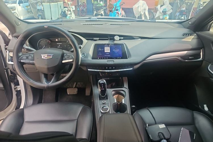 Used Cadillac XT4 2020 Revised Version 28T Two-Wheel Drive Luxury Edition Center Console