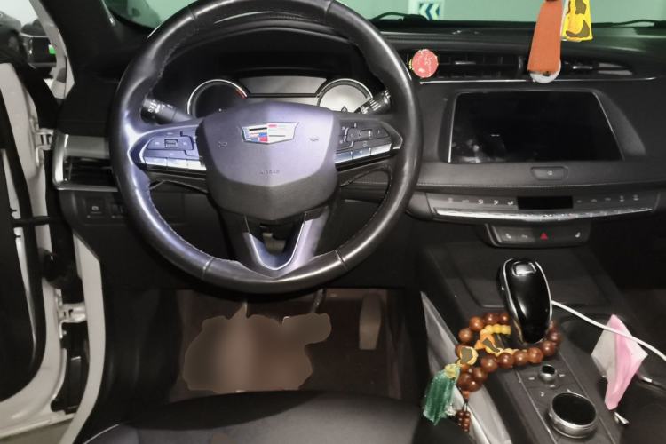 Used Cadillac XT4 2020 Revised Version 28T Two-Wheel Drive Luxury Edition Center Console