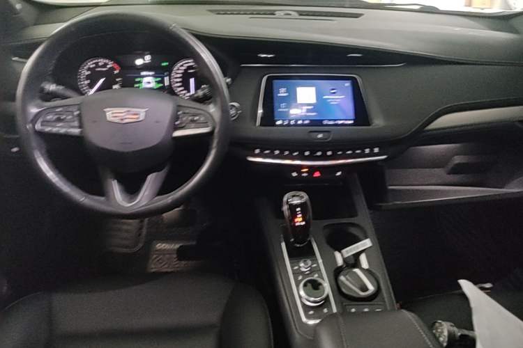 Used Cadillac XT4 2020 28T Two-Wheel-Drive Leading Version Center Console