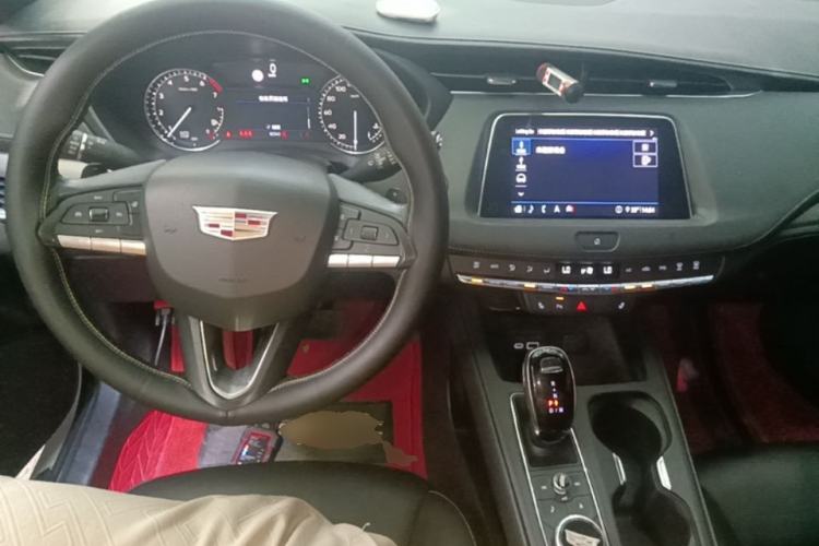 Used Cadillac XT4 2020 Revised Version 28T Two-Wheel Drive Leading Edition Center Console