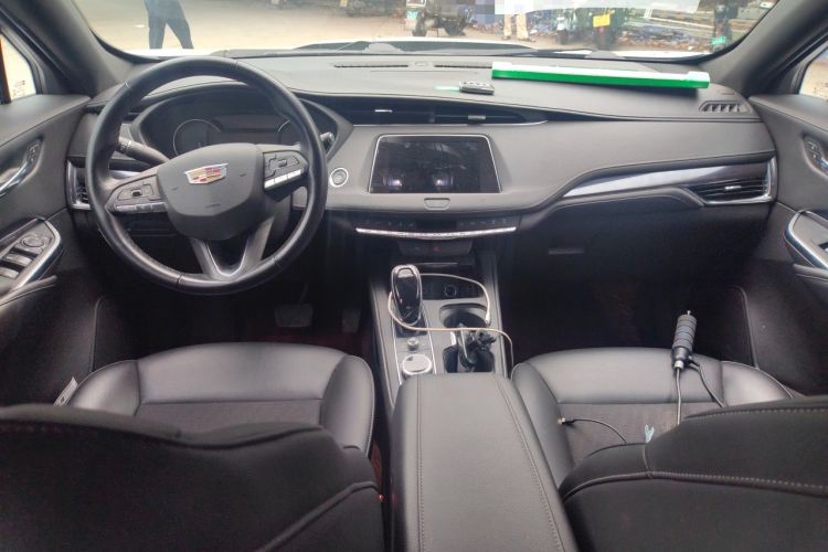 Used Cadillac XT4 2020 Revised Version 28T Two-Wheel Drive Tech Edition Center Console