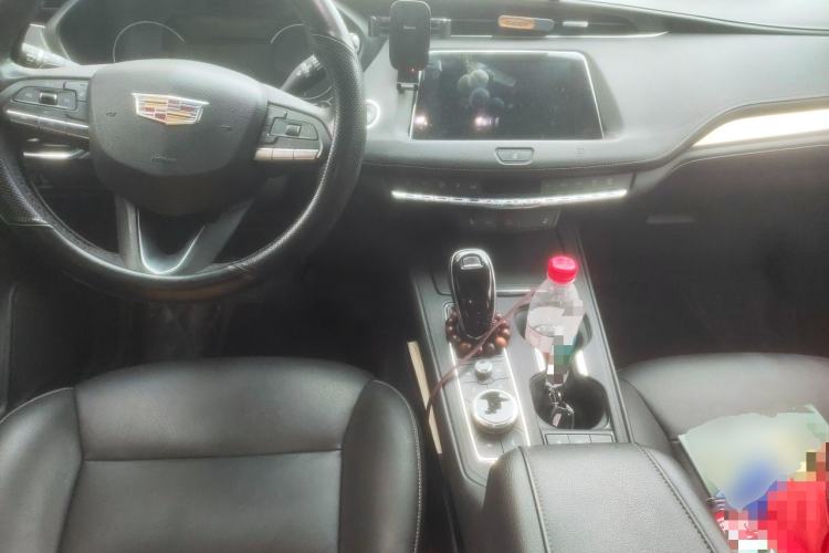 Used Cadillac XT4 2020 28T Two-Wheel-Drive Leading Version Center Console