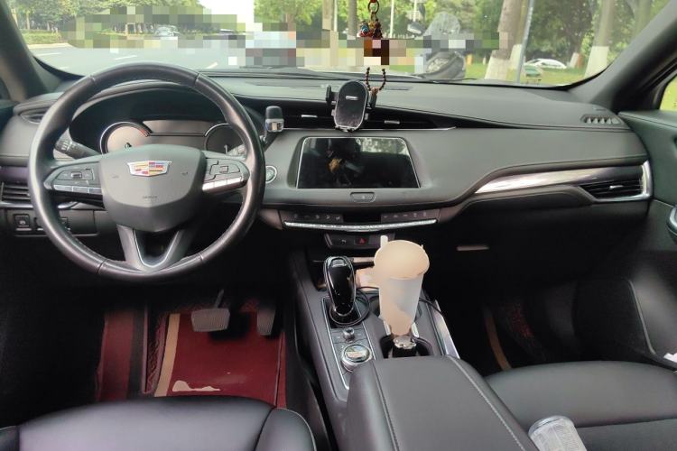 Used Cadillac XT4 2020 28T Two-Wheel Drive Tech Version Center Console