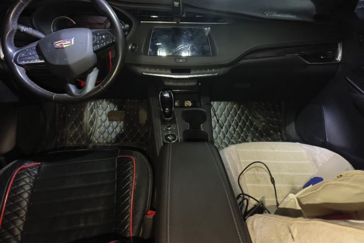 Used Cadillac XT4 2020 Revised Version 28T Two-Wheel Drive Tech Edition Center Console
