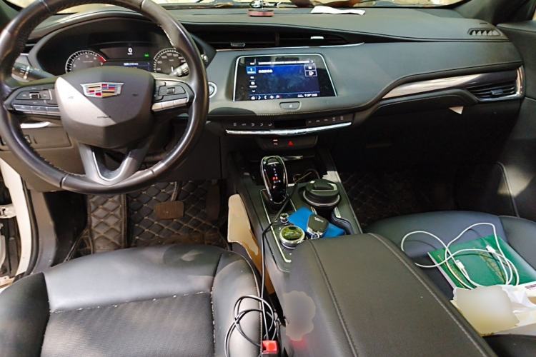 Used Cadillac XT4 2020 28T Two-Wheel Drive Tech Version Center Console